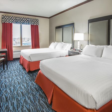 Holiday Inn Express Cleveland Airport - Brook Park, An Ihg Hotel Εξωτερικό φωτογραφία