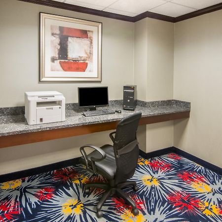 Holiday Inn Express Cleveland Airport - Brook Park By Ihg Εξωτερικό φωτογραφία