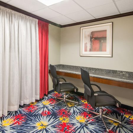 Holiday Inn Express Cleveland Airport - Brook Park, An Ihg Hotel Εξωτερικό φωτογραφία