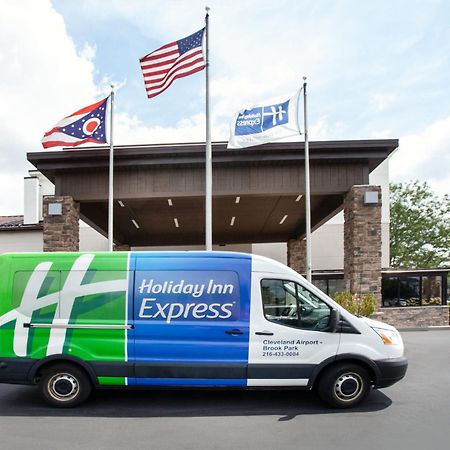 Holiday Inn Express Cleveland Airport - Brook Park, An Ihg Hotel Εξωτερικό φωτογραφία