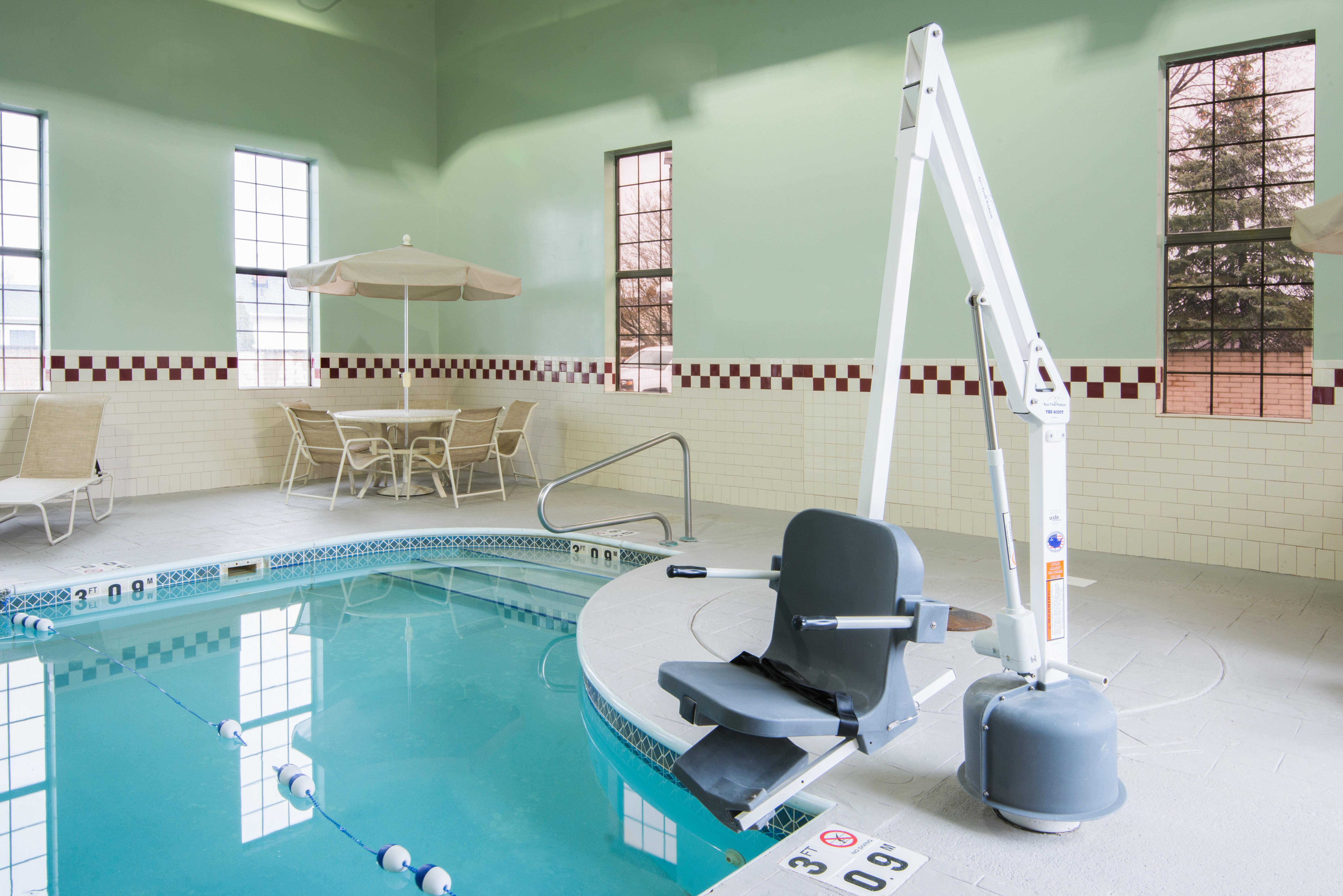 Holiday Inn Express Cleveland Airport - Brook Park By Ihg Εξωτερικό φωτογραφία