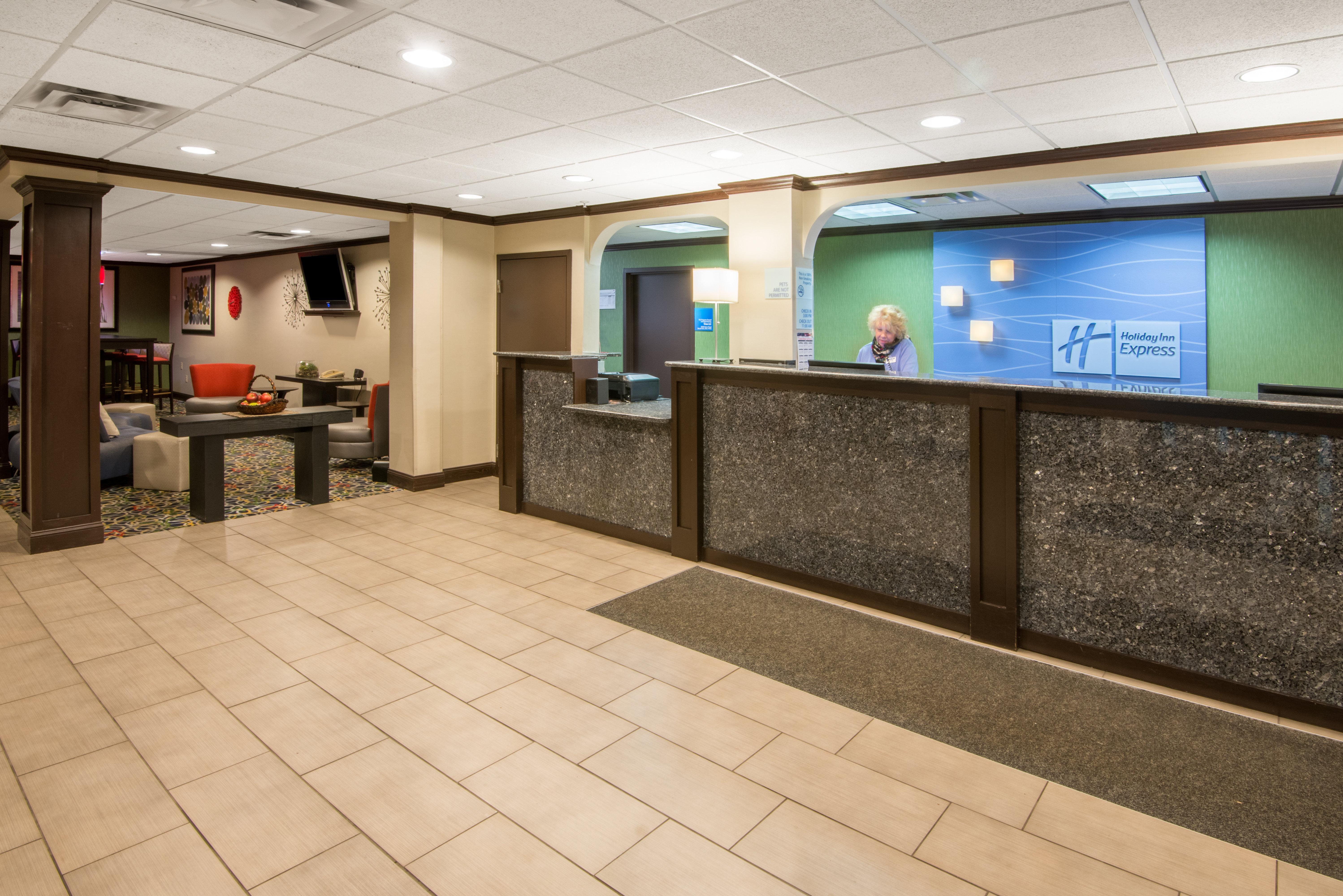 Holiday Inn Express Cleveland Airport - Brook Park, An Ihg Hotel Εξωτερικό φωτογραφία