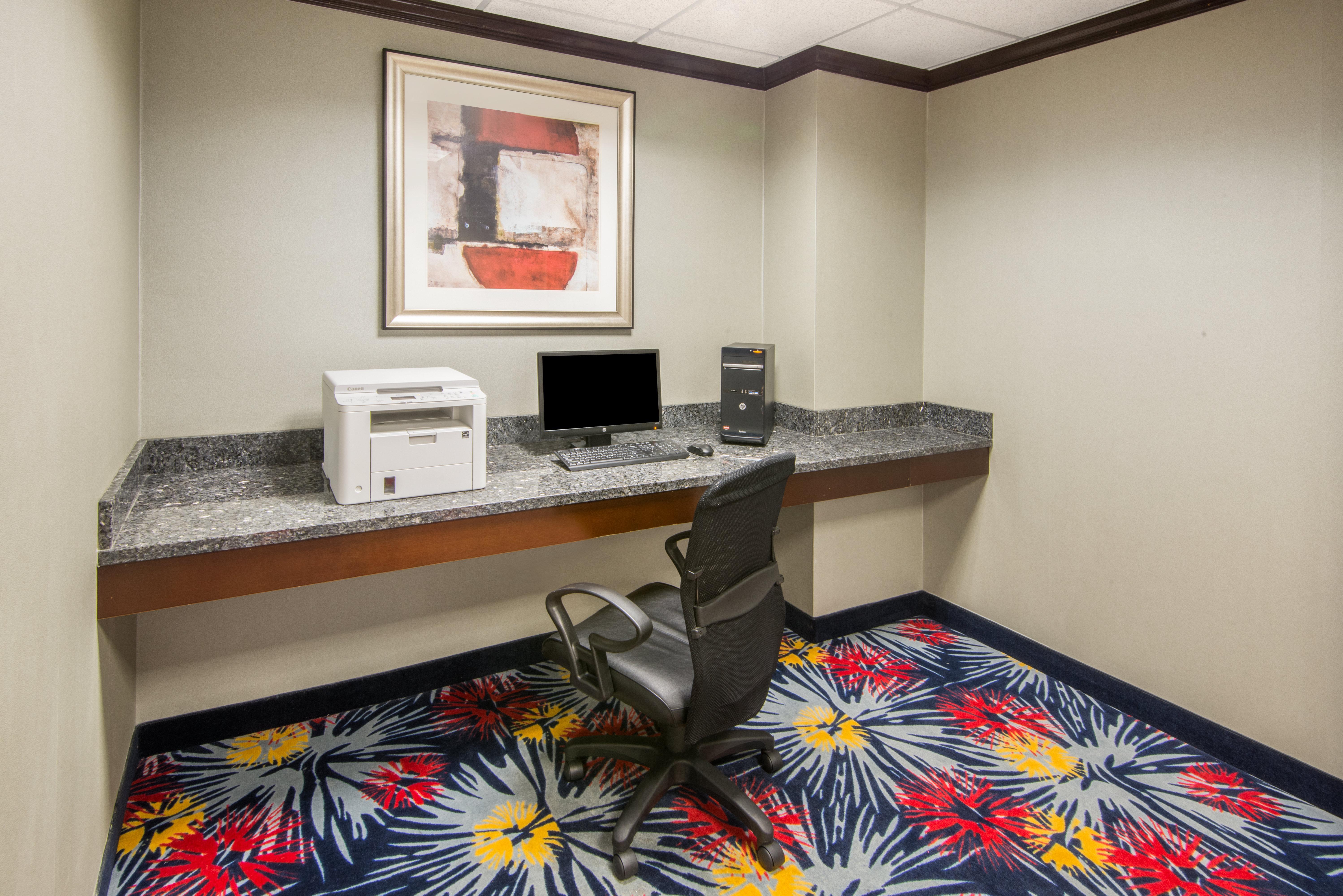 Holiday Inn Express Cleveland Airport - Brook Park By Ihg Εξωτερικό φωτογραφία