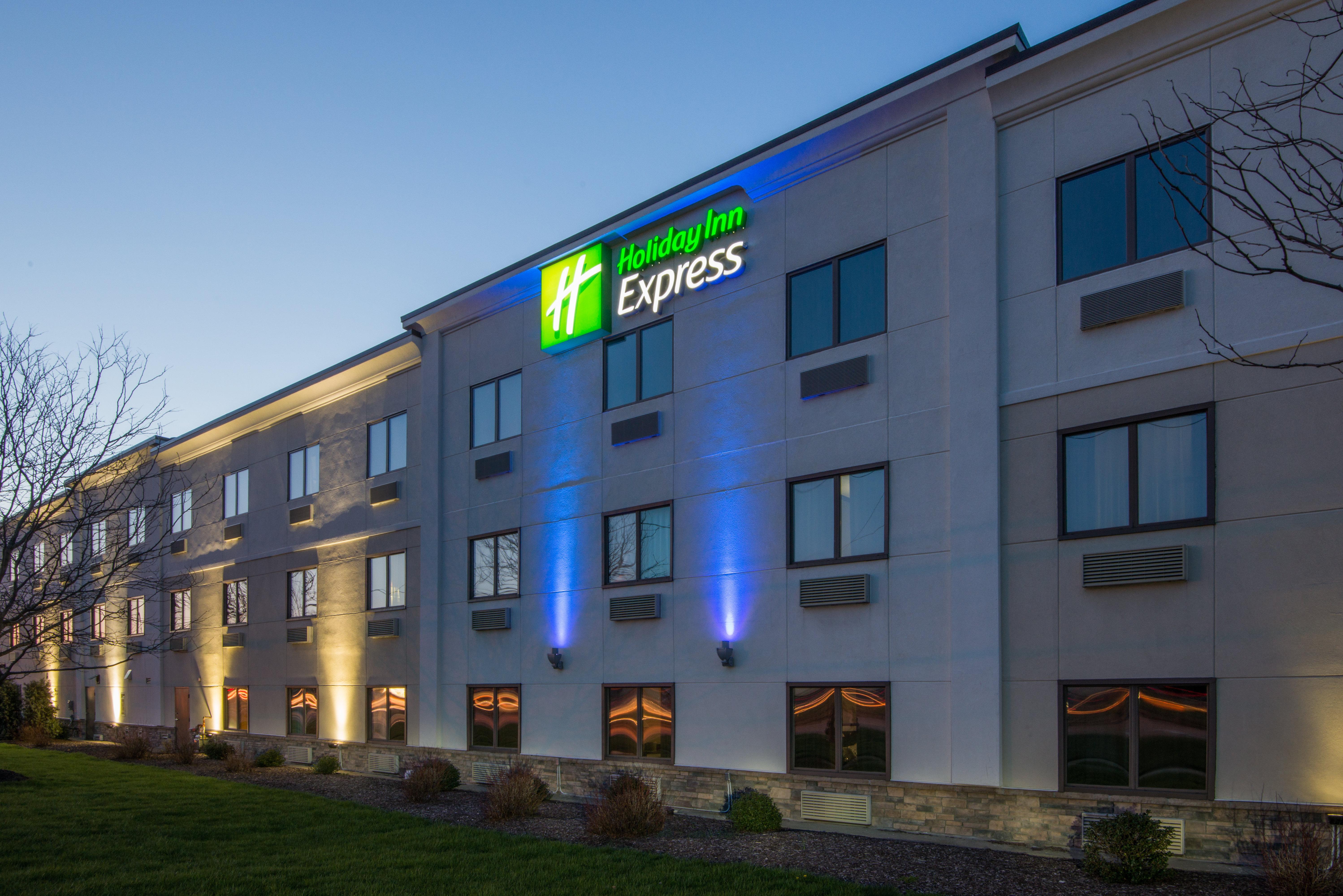 Holiday Inn Express Cleveland Airport - Brook Park By Ihg Εξωτερικό φωτογραφία
