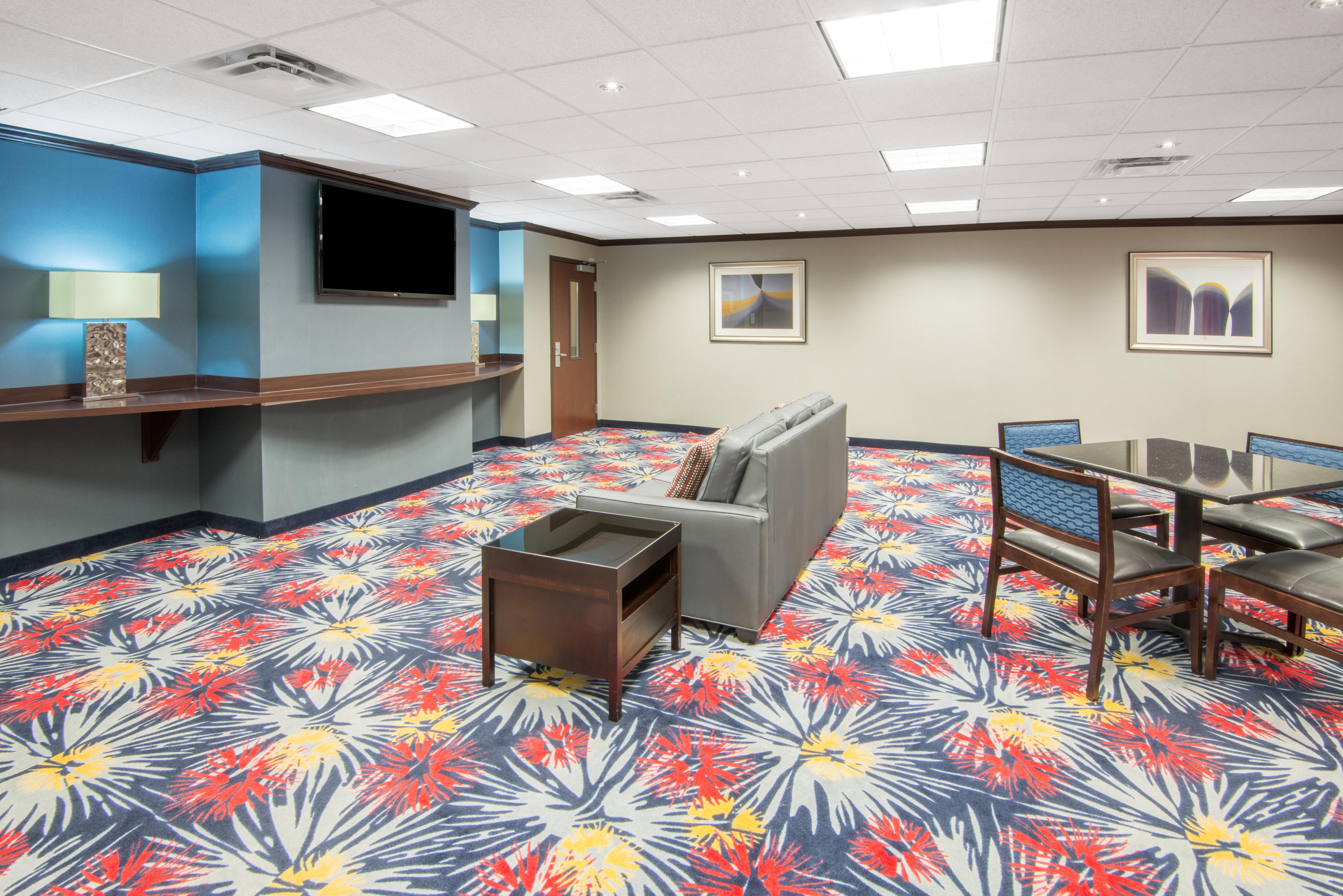 Holiday Inn Express Cleveland Airport - Brook Park By Ihg Εξωτερικό φωτογραφία