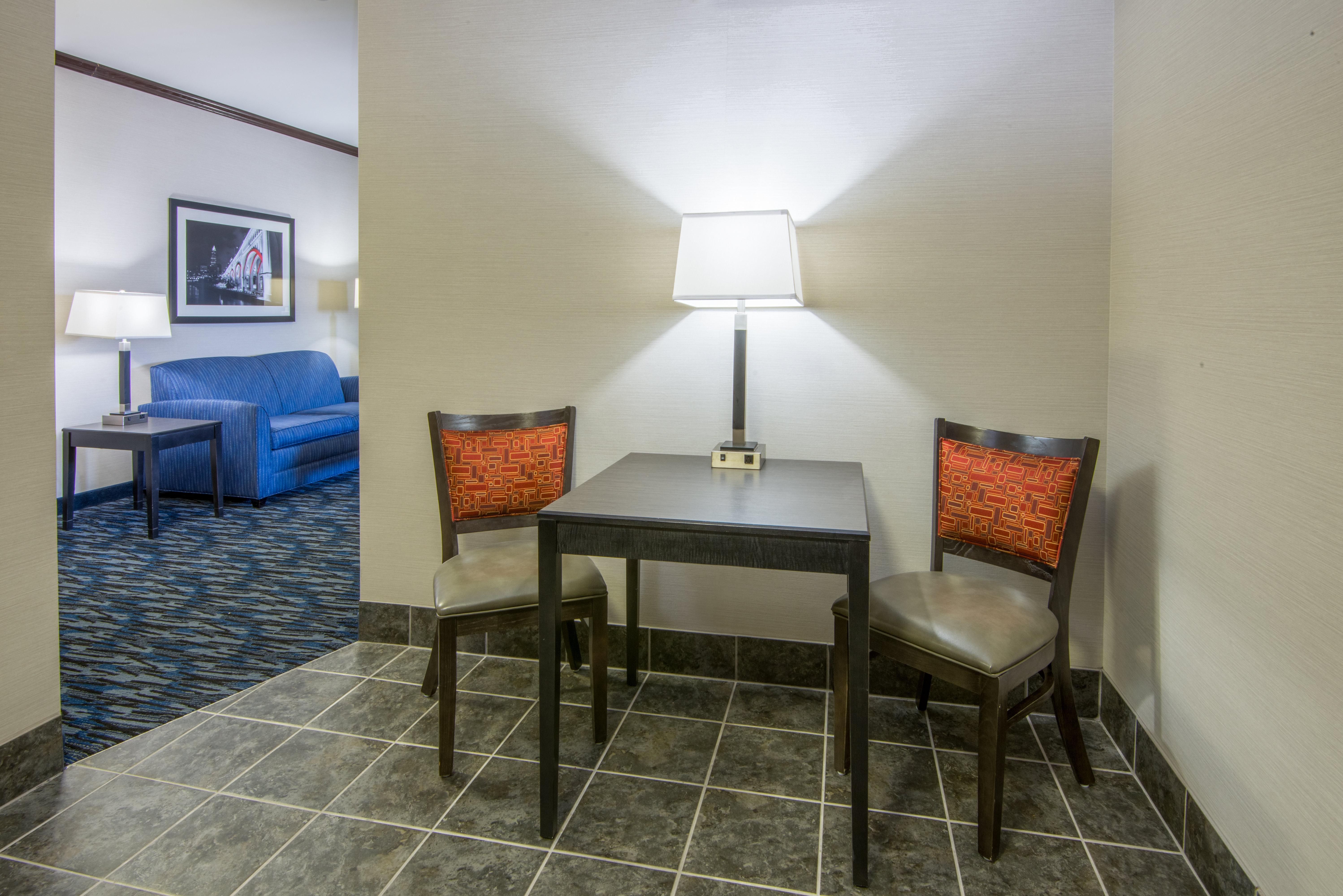 Holiday Inn Express Cleveland Airport - Brook Park, An Ihg Hotel Εξωτερικό φωτογραφία