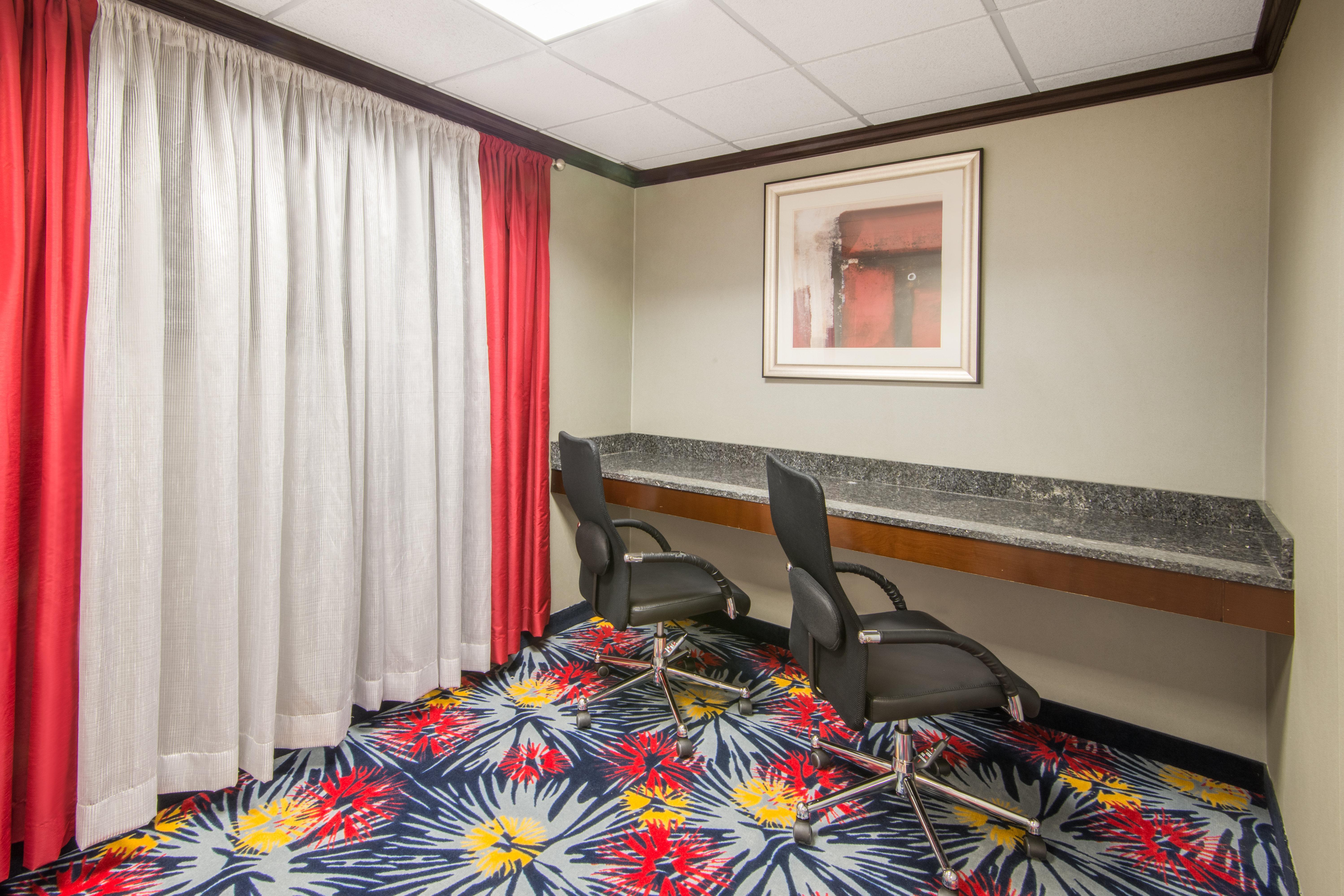 Holiday Inn Express Cleveland Airport - Brook Park, An Ihg Hotel Εξωτερικό φωτογραφία