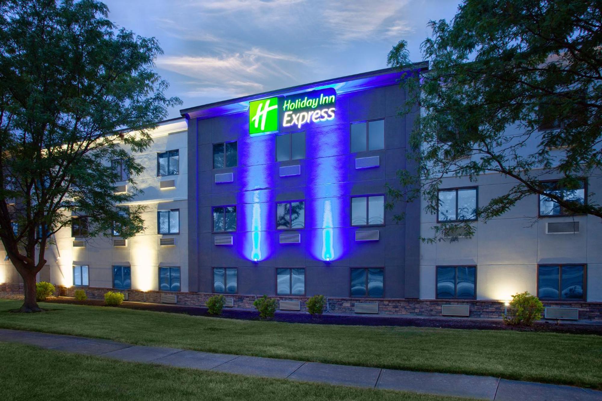 Holiday Inn Express Cleveland Airport - Brook Park By Ihg Εξωτερικό φωτογραφία