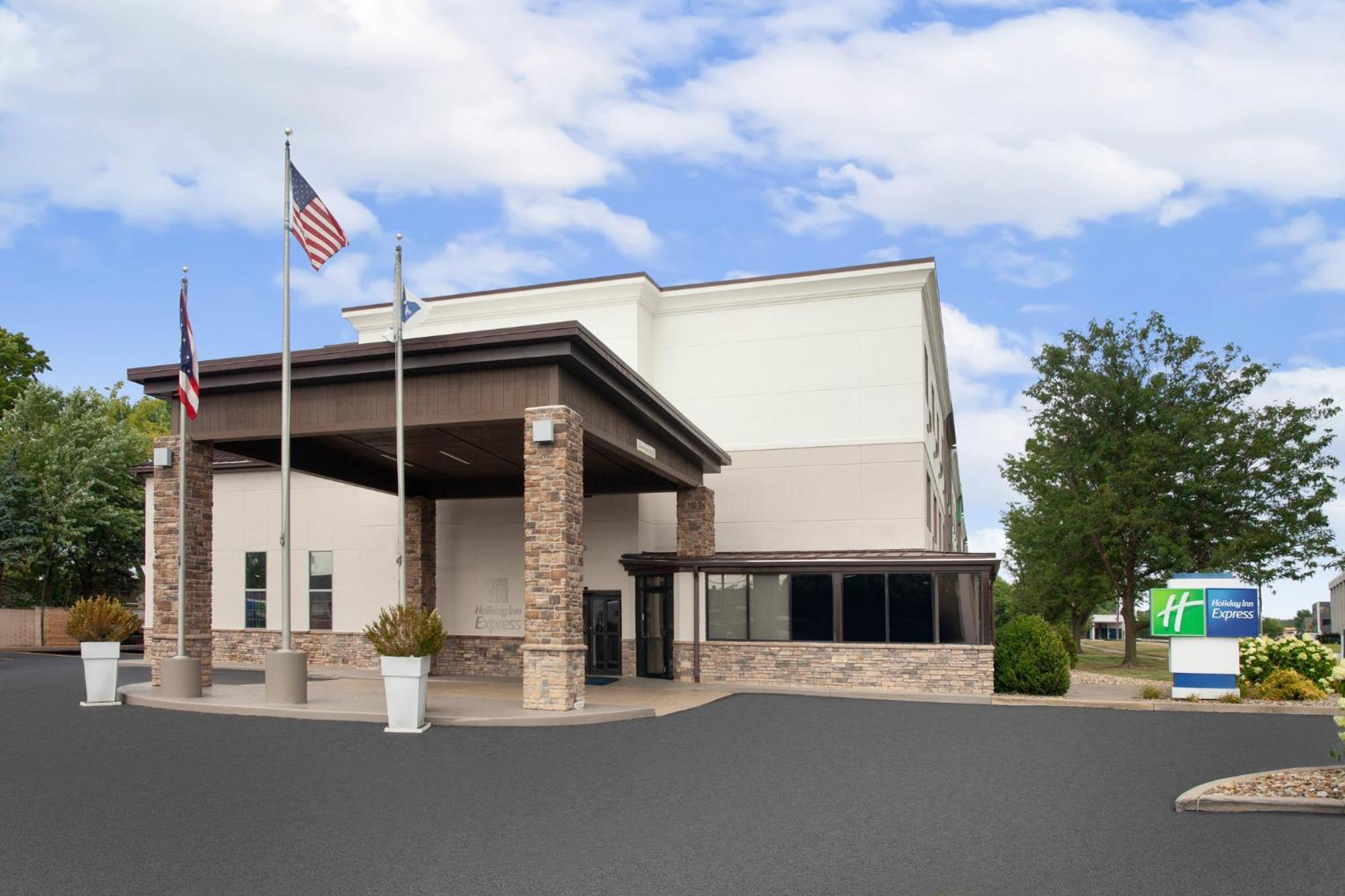 Holiday Inn Express Cleveland Airport - Brook Park By Ihg Εξωτερικό φωτογραφία