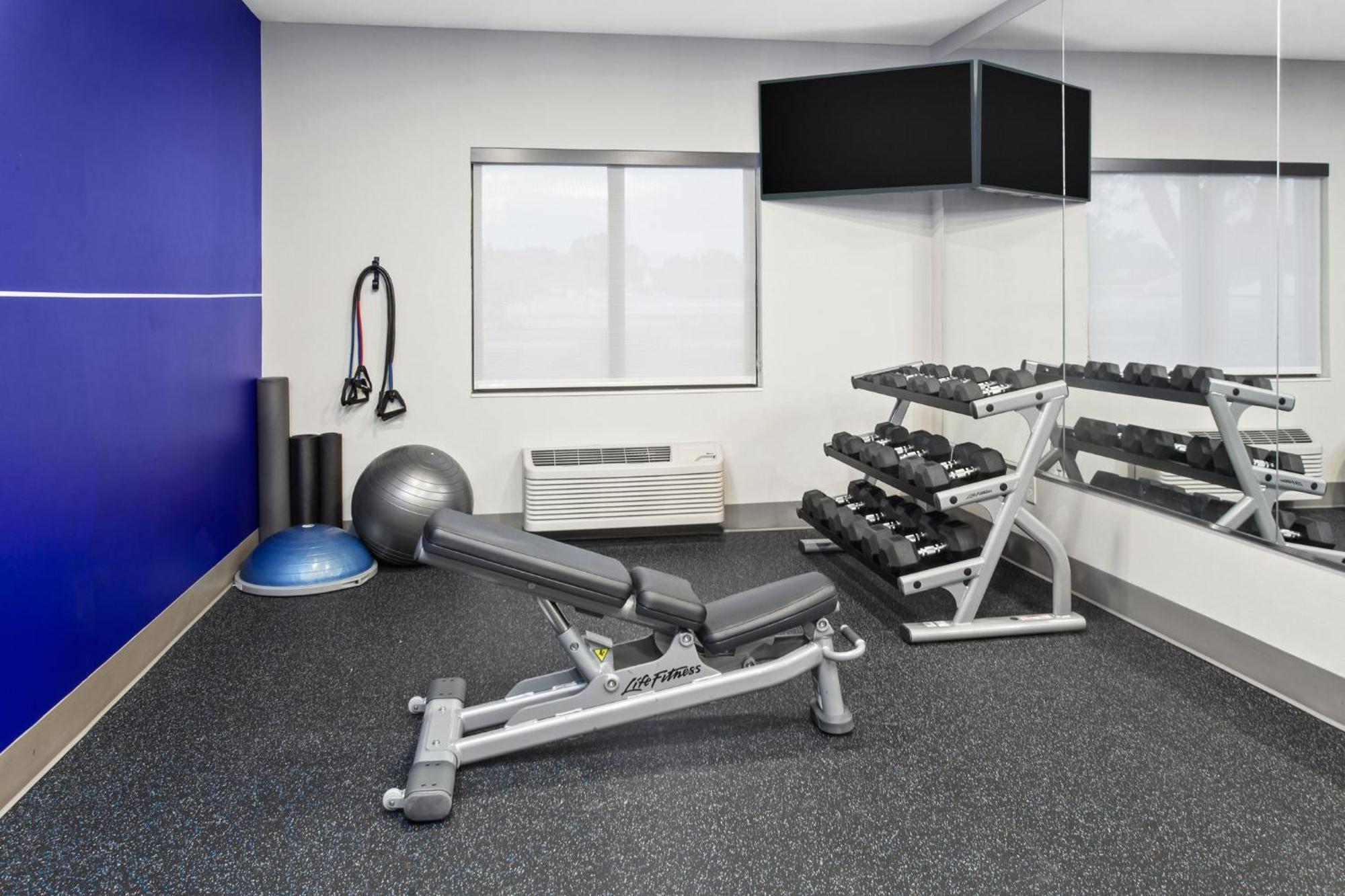 Holiday Inn Express Cleveland Airport - Brook Park By Ihg Εξωτερικό φωτογραφία