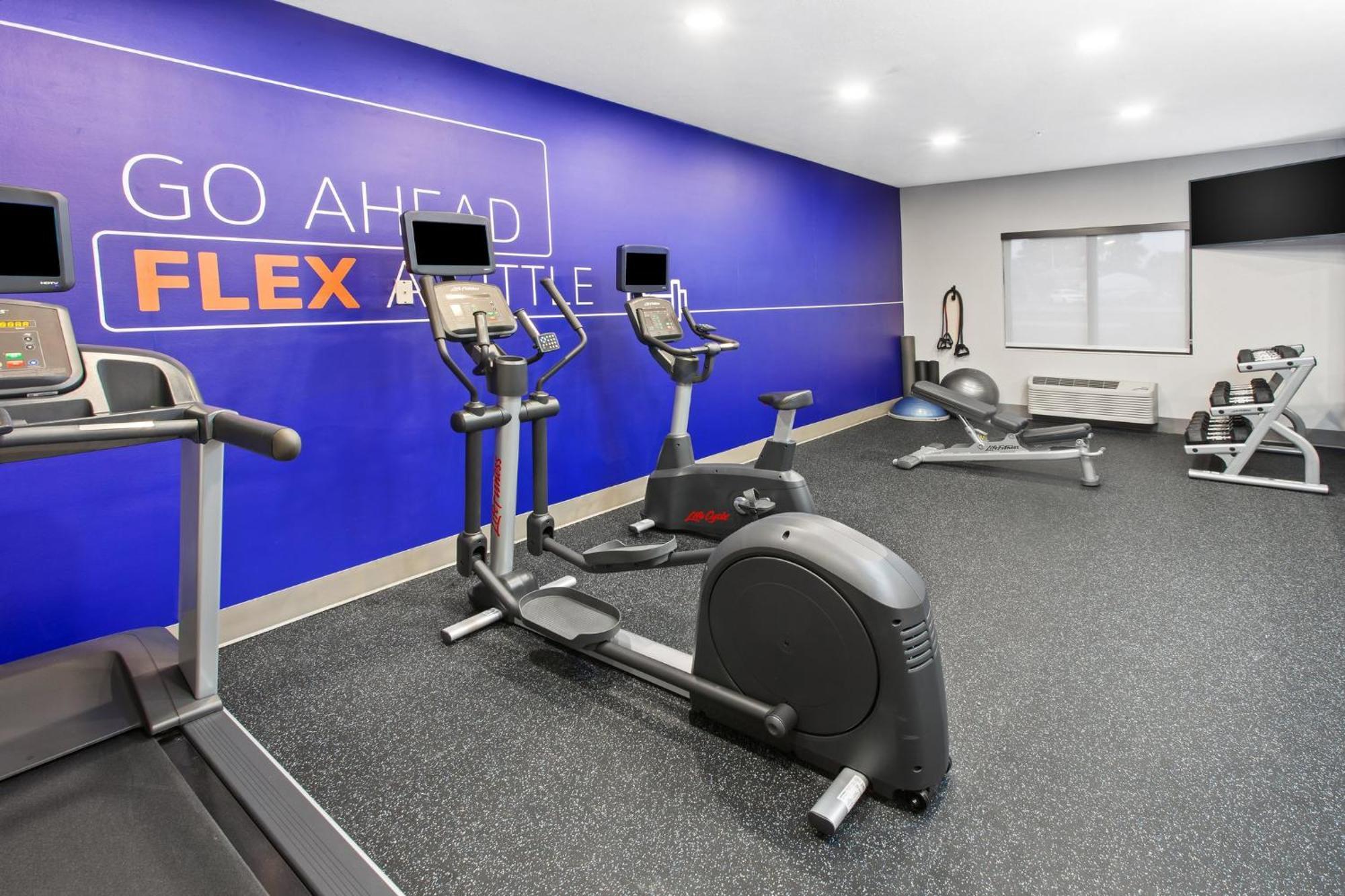 Holiday Inn Express Cleveland Airport - Brook Park By Ihg Εξωτερικό φωτογραφία