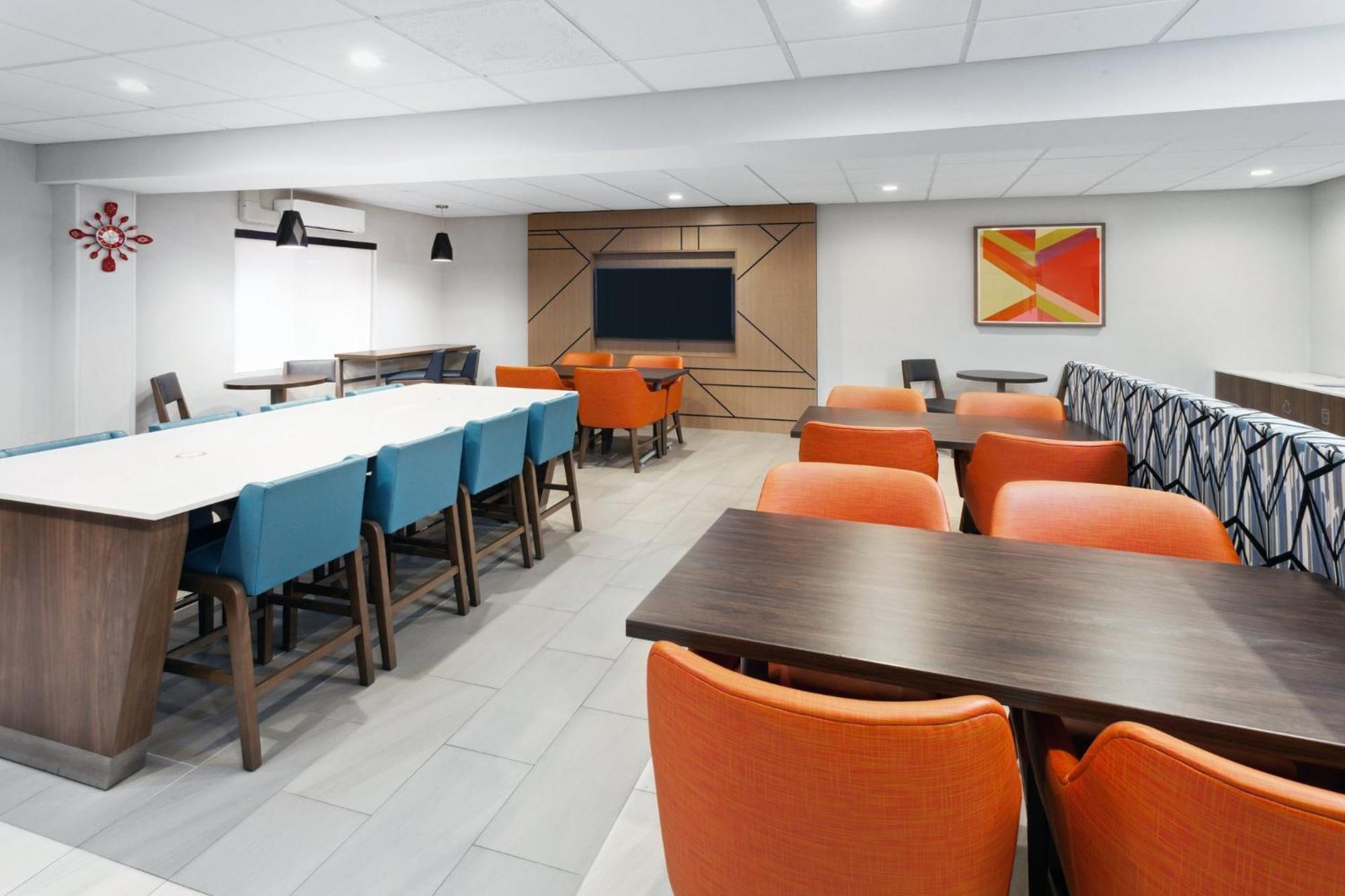 Holiday Inn Express Cleveland Airport - Brook Park By Ihg Εξωτερικό φωτογραφία