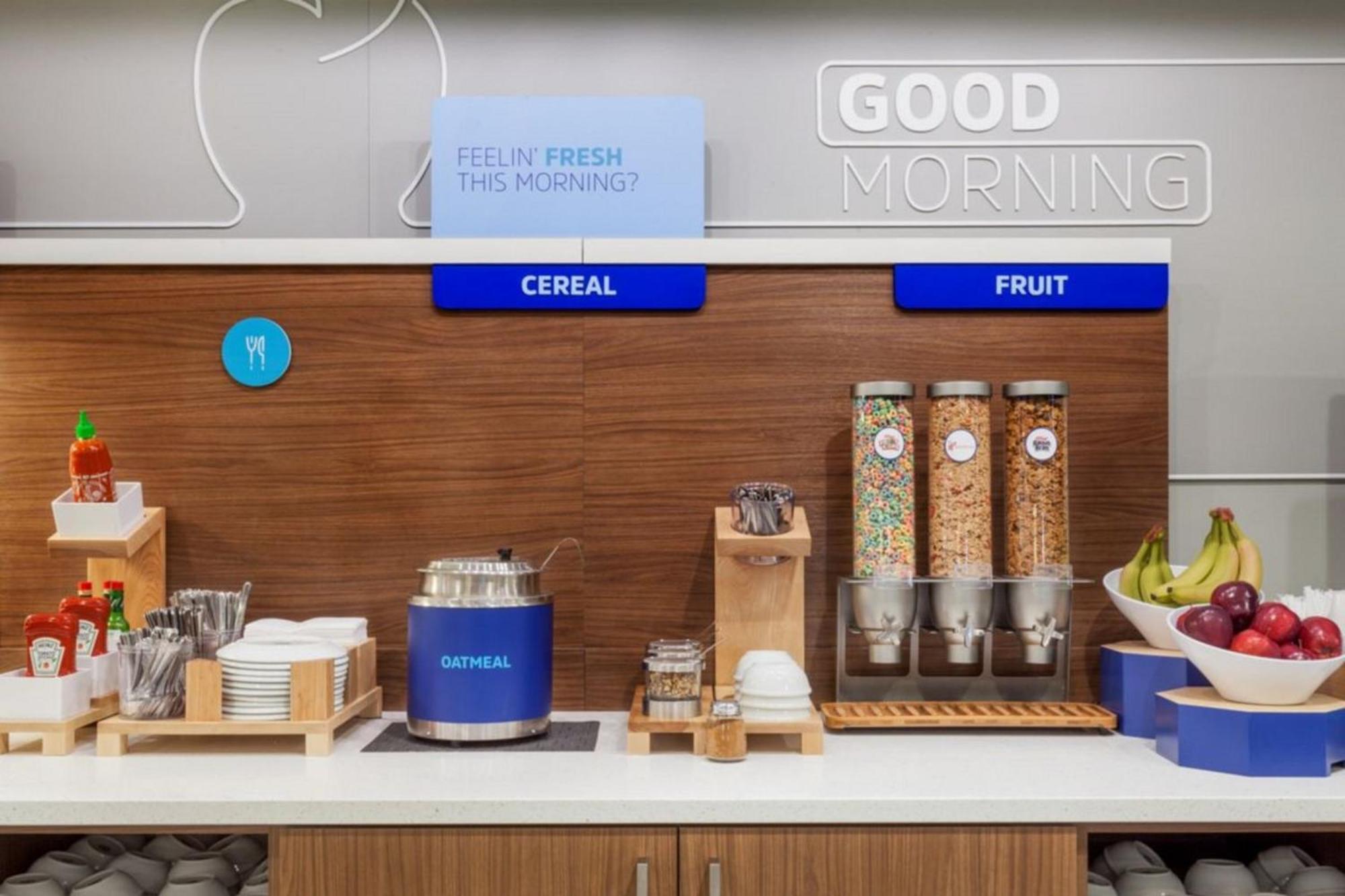Holiday Inn Express Cleveland Airport - Brook Park By Ihg Εξωτερικό φωτογραφία
