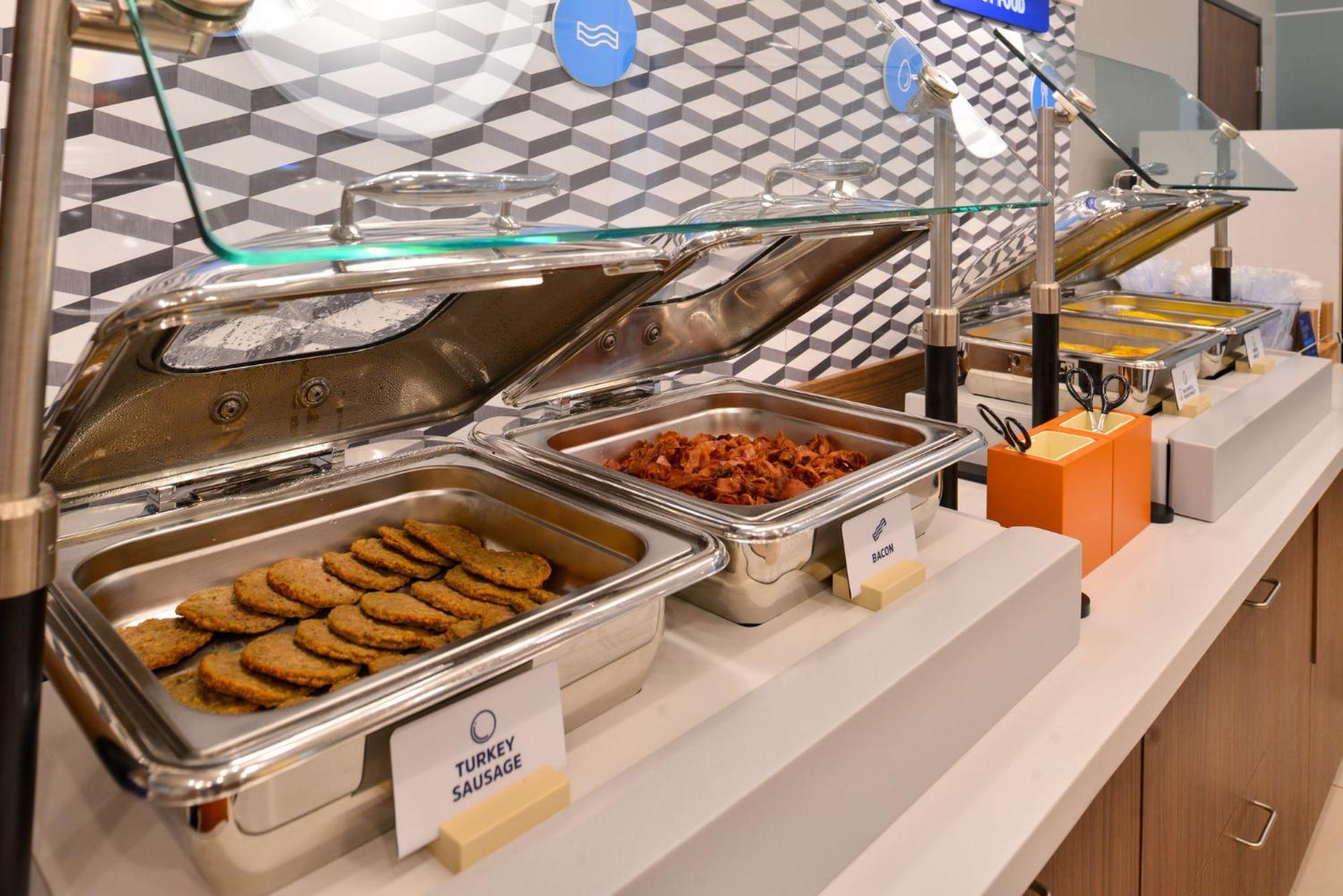 Holiday Inn Express Cleveland Airport - Brook Park By Ihg Εξωτερικό φωτογραφία