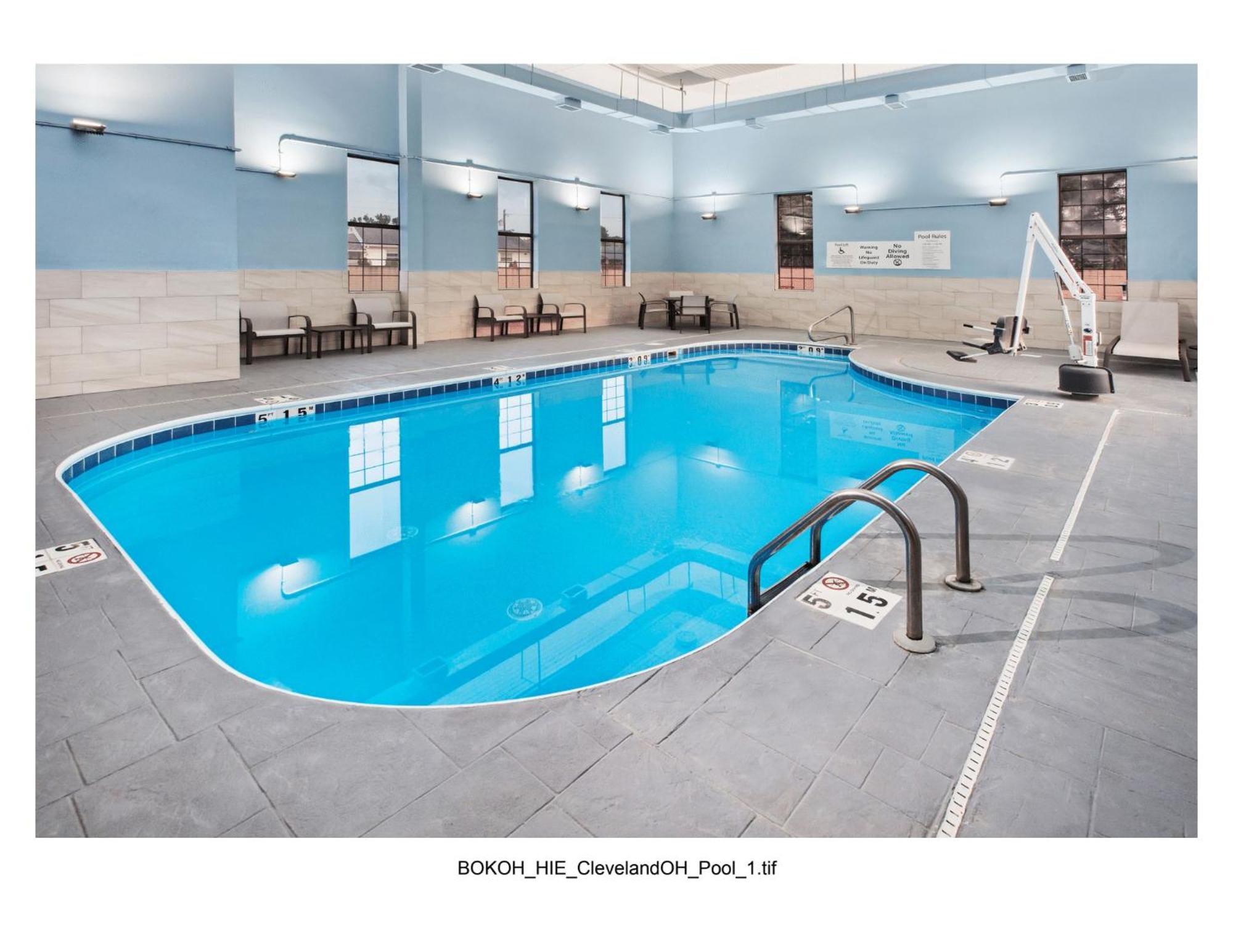 Holiday Inn Express Cleveland Airport - Brook Park By Ihg Εξωτερικό φωτογραφία